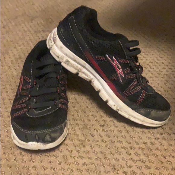 Sneakers - Picture 2 of 4